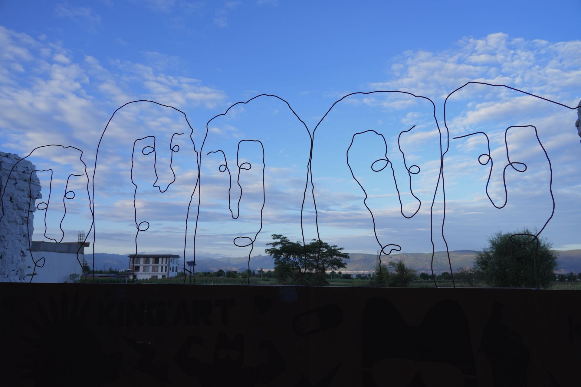 Wired People 铁丝人类·